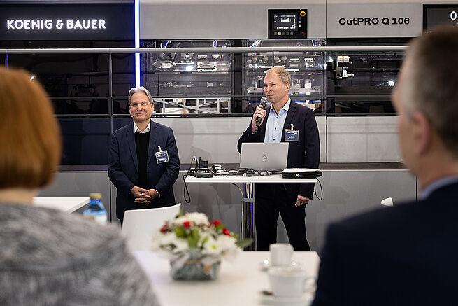 Foto 1: Dietmar Heyduck, Prokurist und Vertriebsdirektor von Koenig & Bauer und Jan Drechsel, Managing Director Koenig & Bauer Iberica