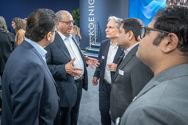 Foto 2: Ramesh Kejriwal im Gespräch
